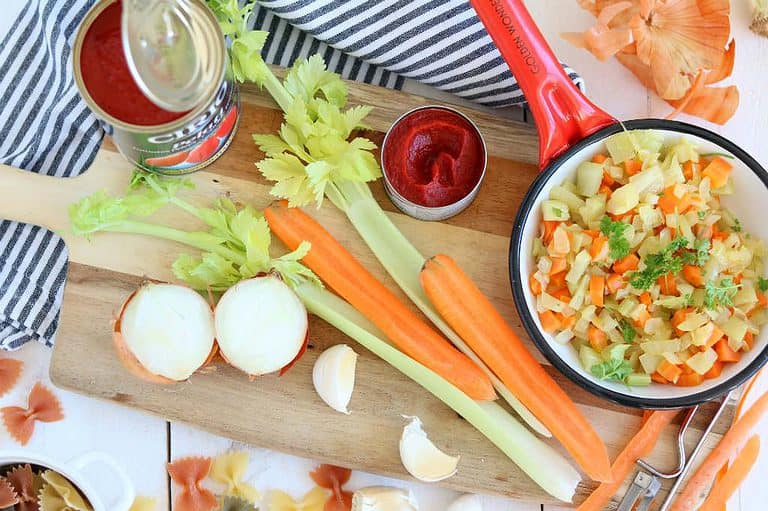 soffritto de basis voor pasta saus