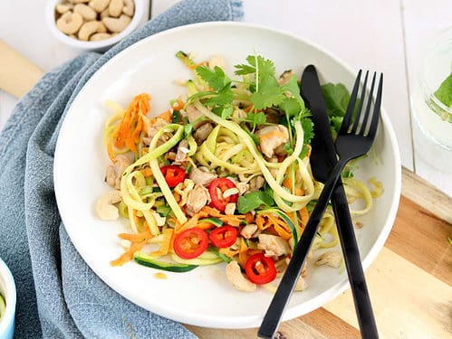 Thaise kip met courgette noedels en zoete aardappel