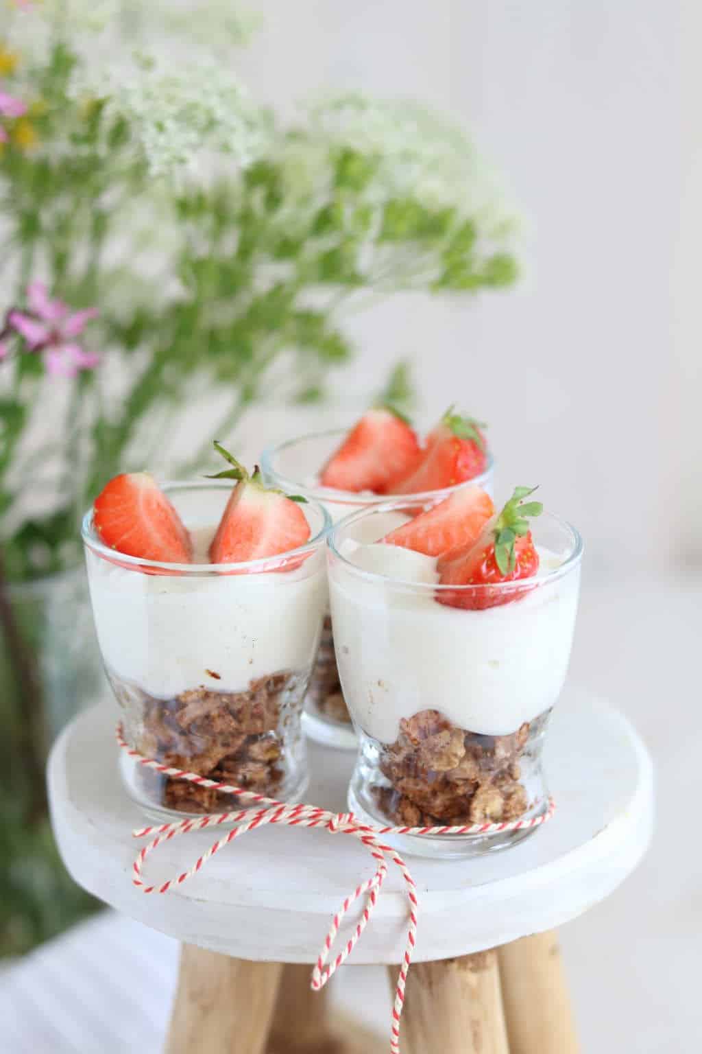 Pindakaas muesli met kwark en fruit
