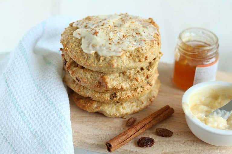 Zoete havermoutbroodjes met abrikozen crème
