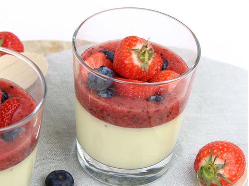 Panna cotta met rood fruit