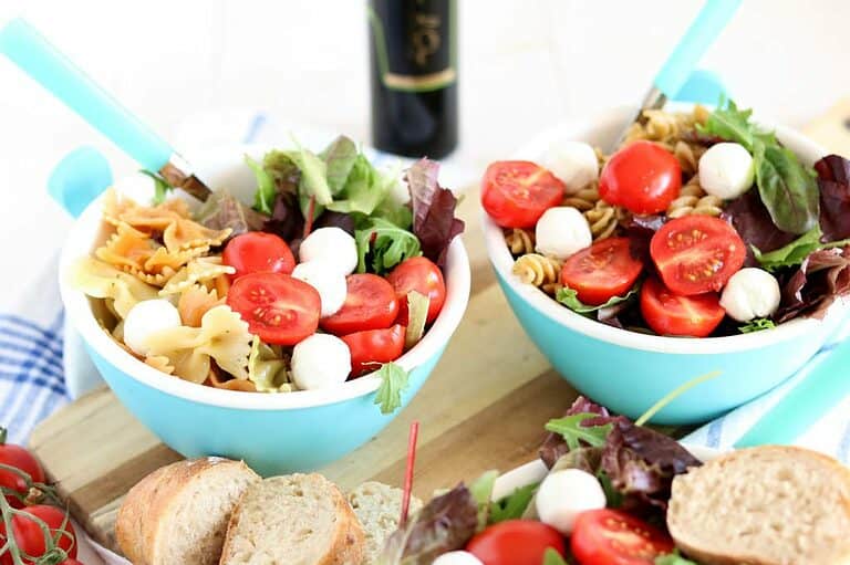 Caprese pasta salade voor op de camping