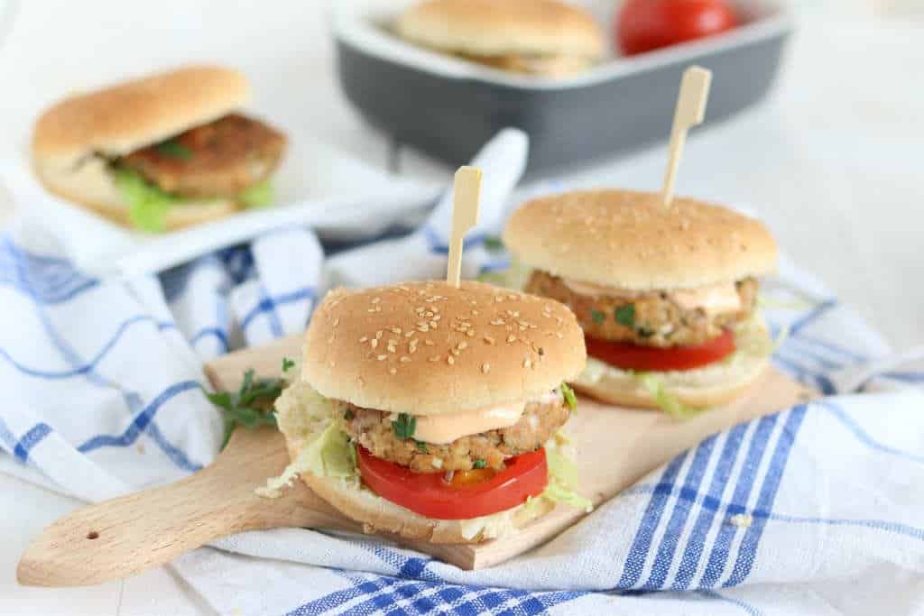 Tonijnburgers maken met vis uit blik