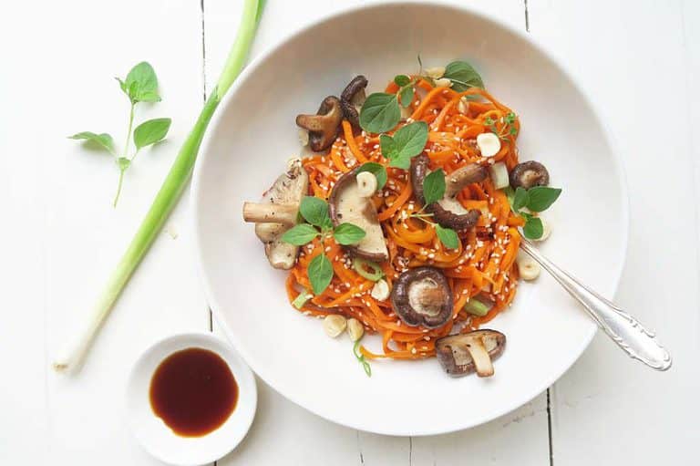 Wortel noedels met shiitake