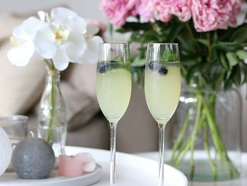 limoncello cocktail met prosecco en spa rood lemon