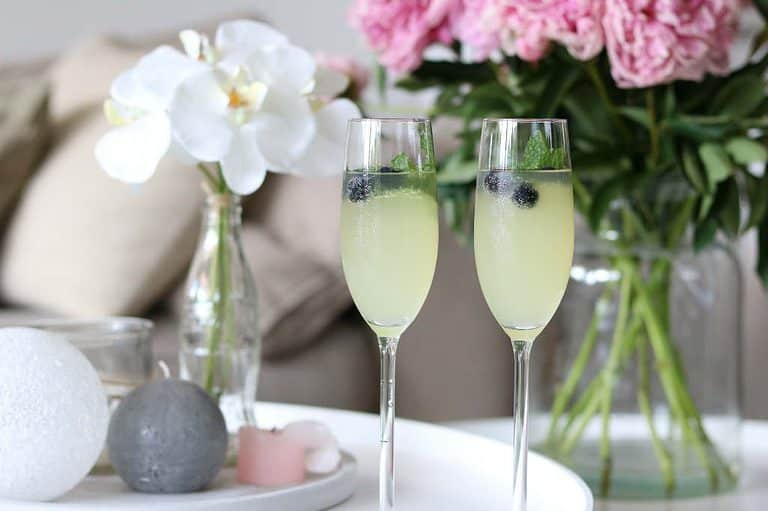 limoncello cocktail met prosecco en spa rood lemon