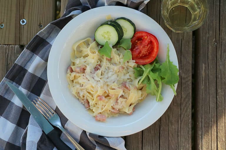 Pasta carbonara op de camping