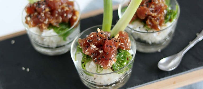 Amuse poke bowl met tonijn makkelijk voorgerecht