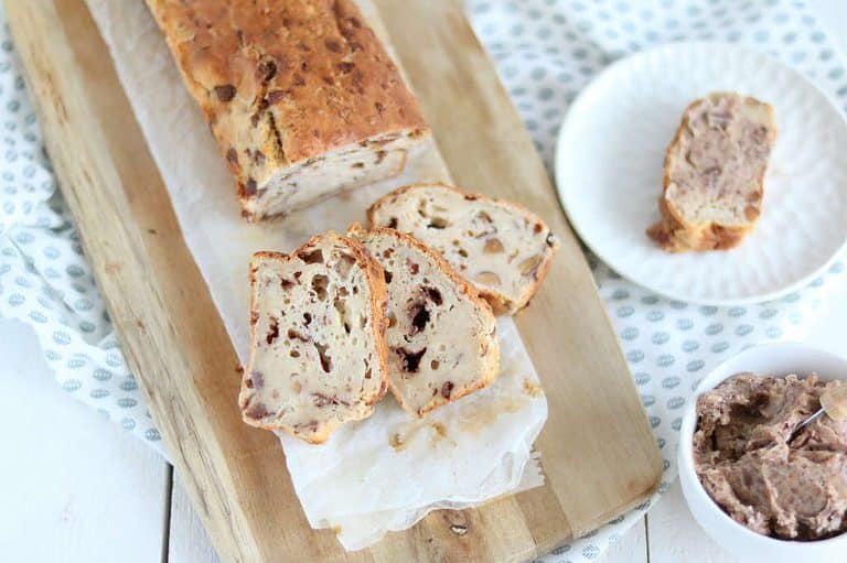 Kwarkbrood met chocolade en noten