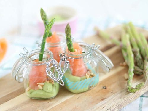 Amuse met groene aspergetips, zalm en avocado