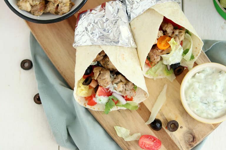 Kip gyros wrap met tzatziki