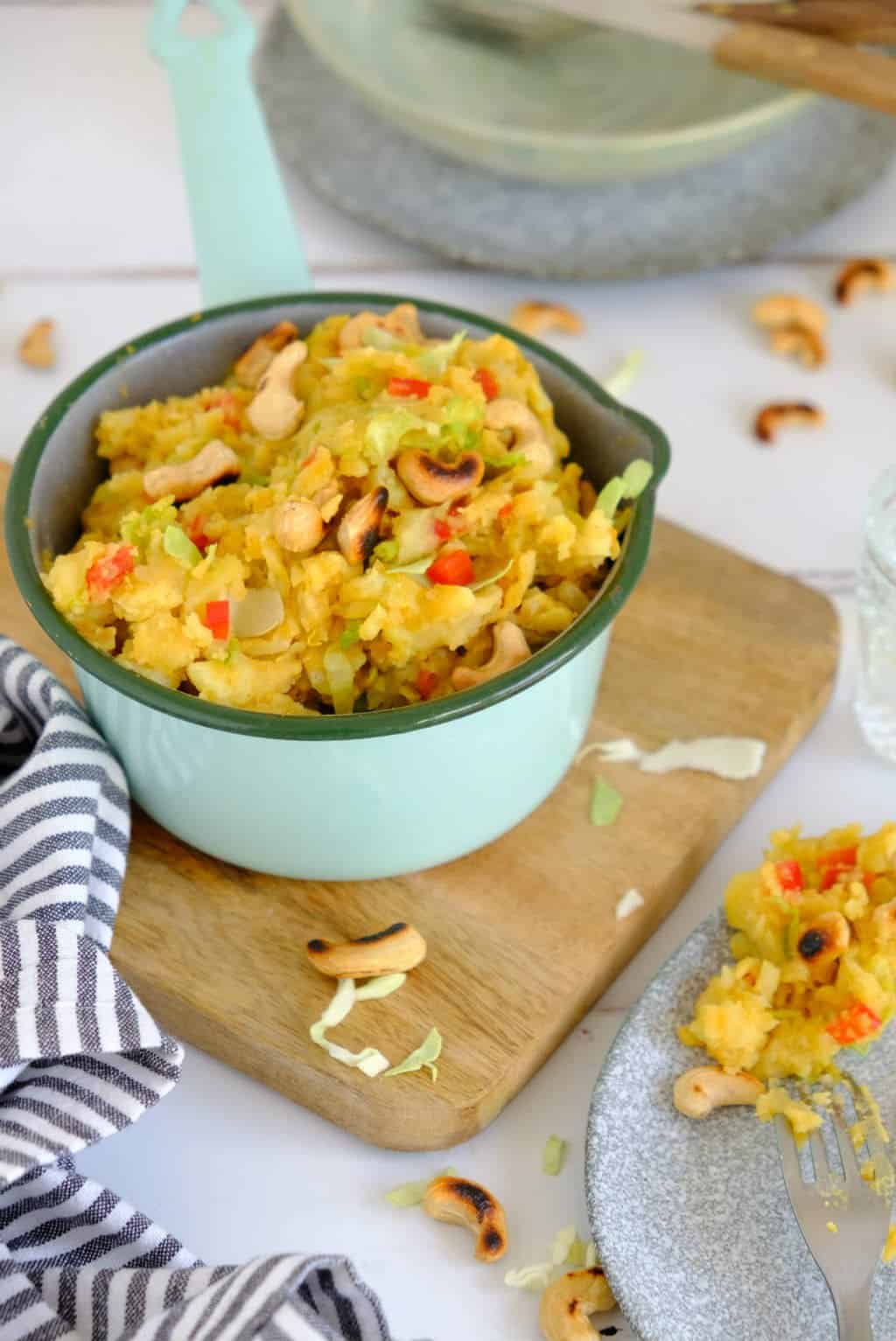 Spitskool stamppot met cashewnoten