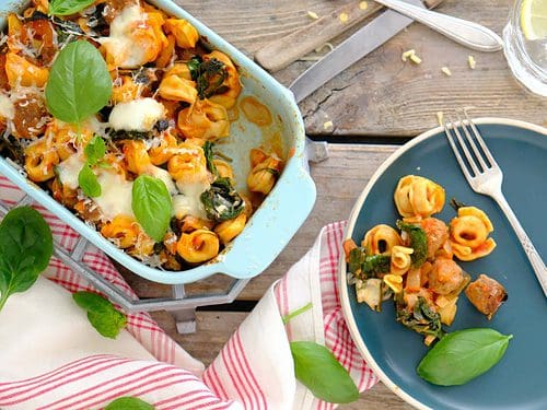 Tortellini uit de oven. Dit is een makkelijke ovenschotel met pasta.