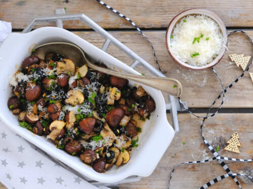 Geroosterde champignons uit de oven. Een heerlijks smakelijk bijgerecht voor bij vlees, vis of vega. Dit recept kan niet mislukken.