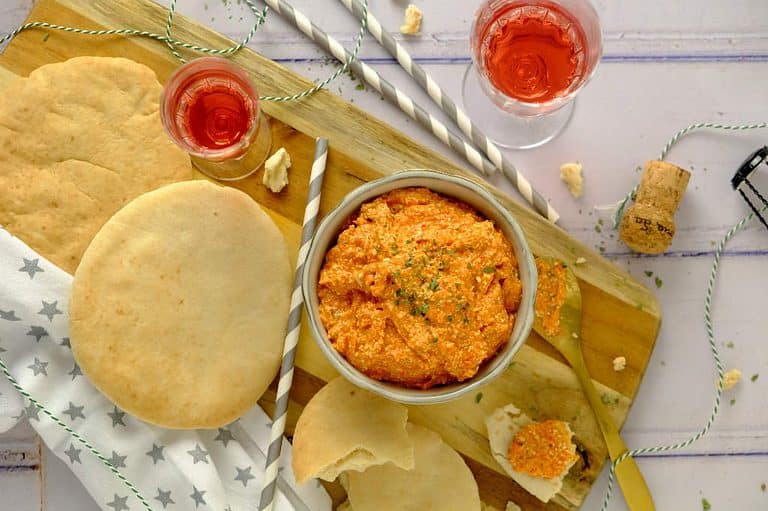 Geroosterde paprika en feta dip. Makkelijk borrelhapje.
