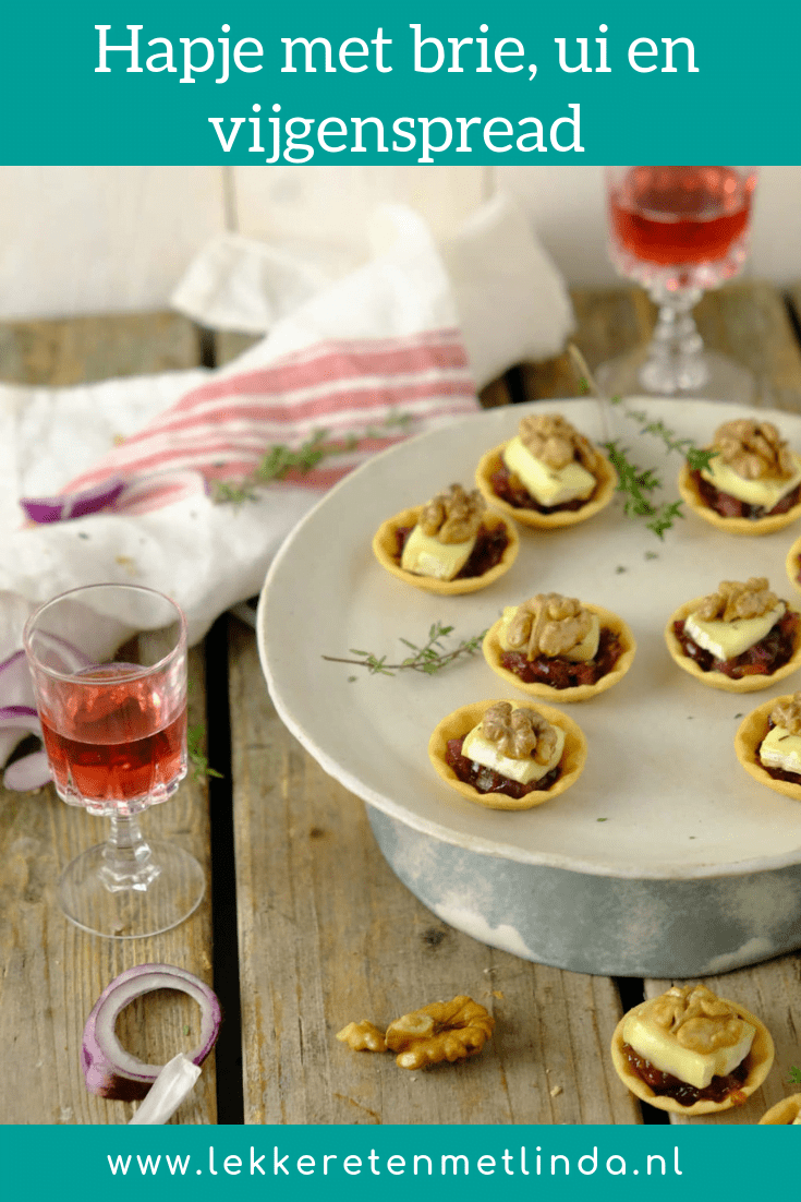 Voor deze kerstcocktail met prosecco maak je zelf een cranberry siroop. Dat klinkt misschien ingewikkeld, maar dat is het recept zeker niet.