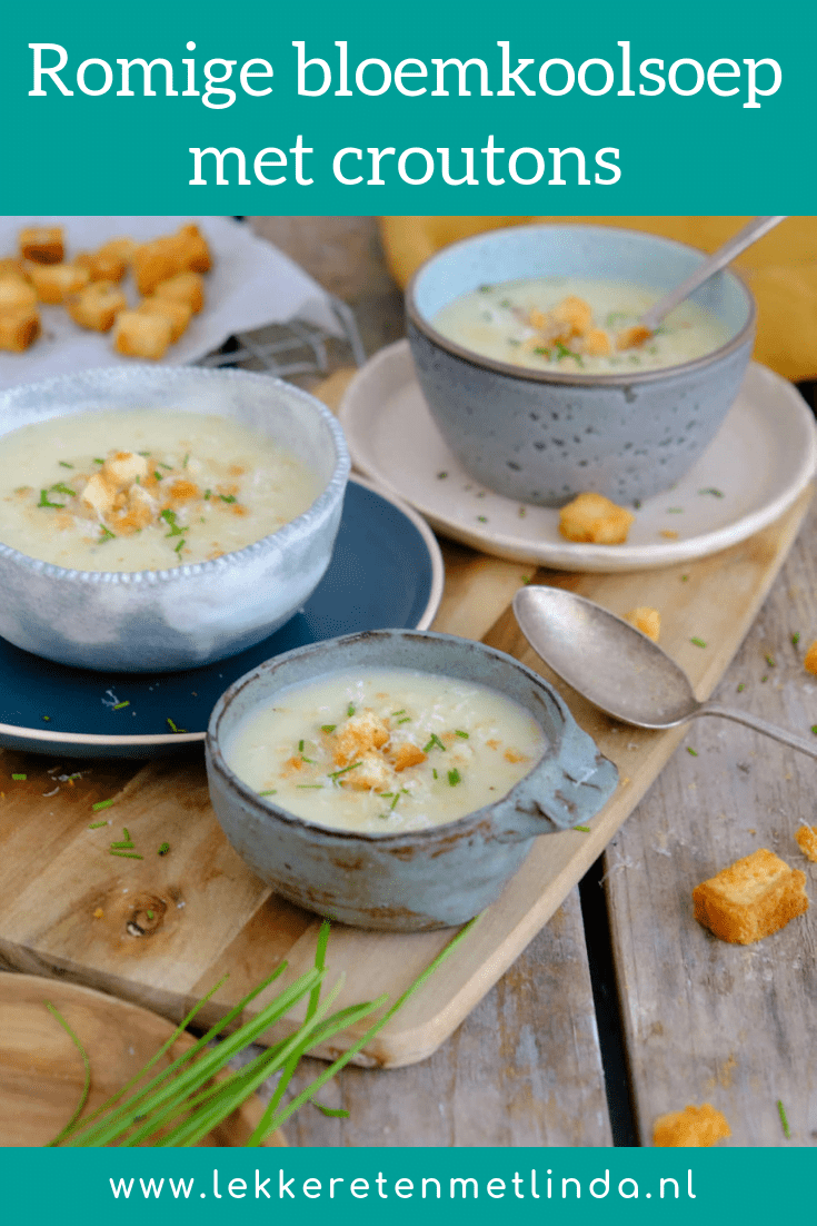 Romige bloemkoolsoep met croutons. De smaak van dit bloemkoolsoep recept is zacht en pittig tegelijk door de Boursin. De croutons maken het af.