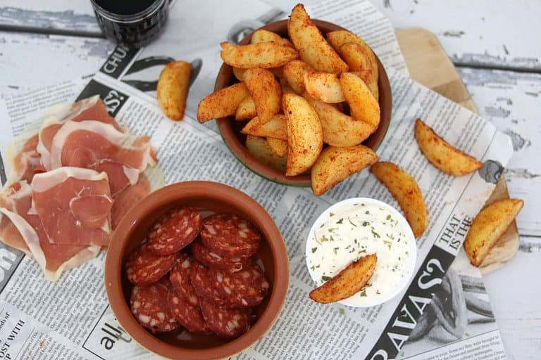 Patatas bravas met knoflooksaus 1b
