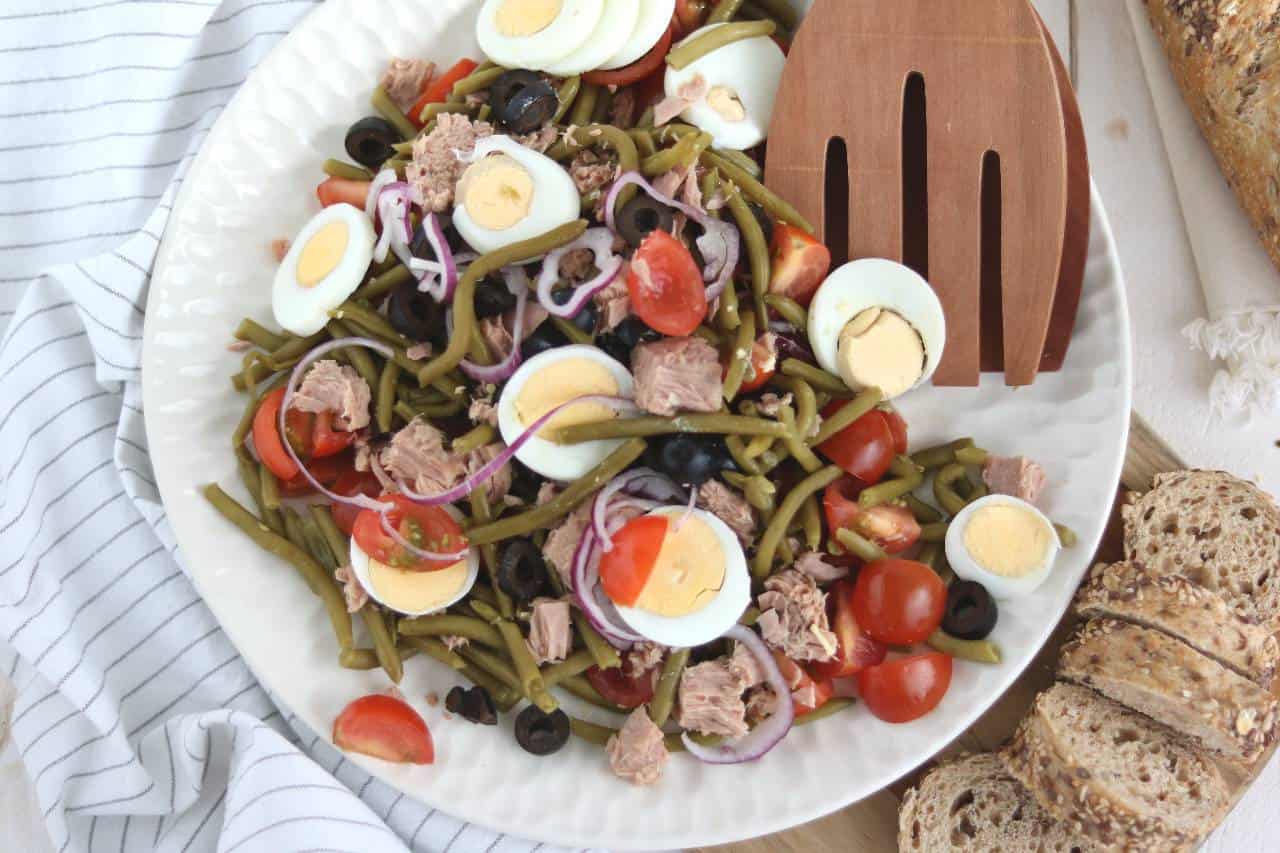 Makkelijke salade niçoise voor op de camping