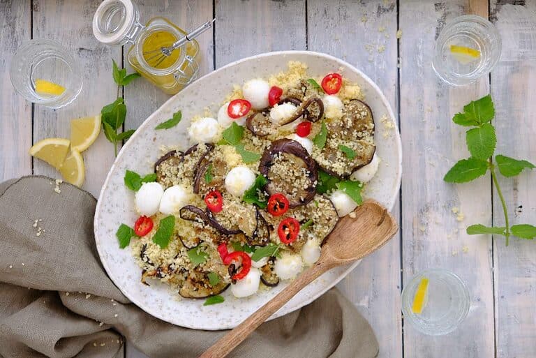 Gegrilde aubergine met mozzarella en couscous