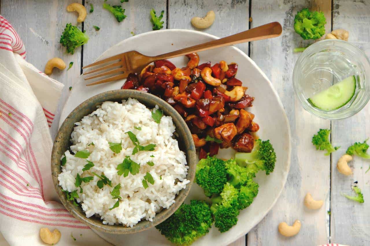 Kip cashew met broccoli (kip siam)