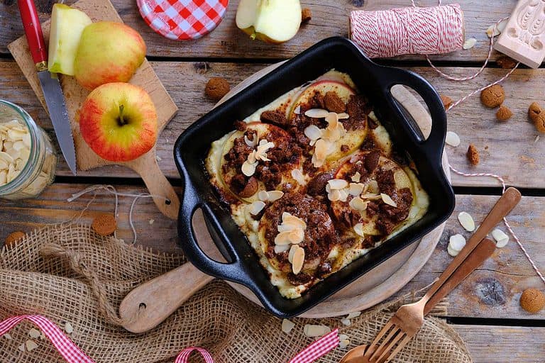 Warme appel met kruidnoten crumble en ijs