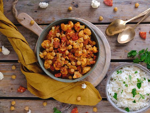 Stoofpot met chorizo en bloemkool
