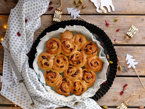 Roomkaas broodjes met cranberry en pistache