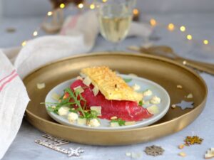 Carpaccio tompouce met truffel mayonaise. Hartige tompouce met carpaccio