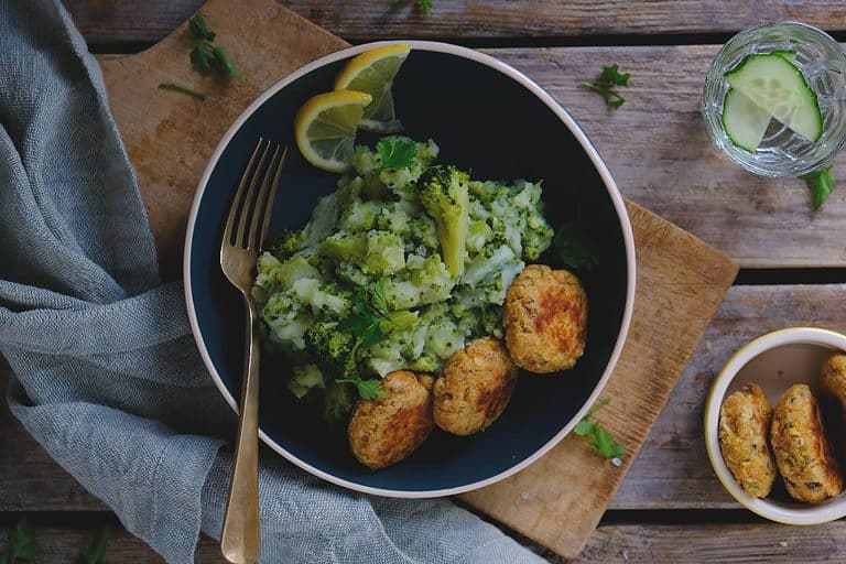 Broccoli stamppot met zalm burgers
