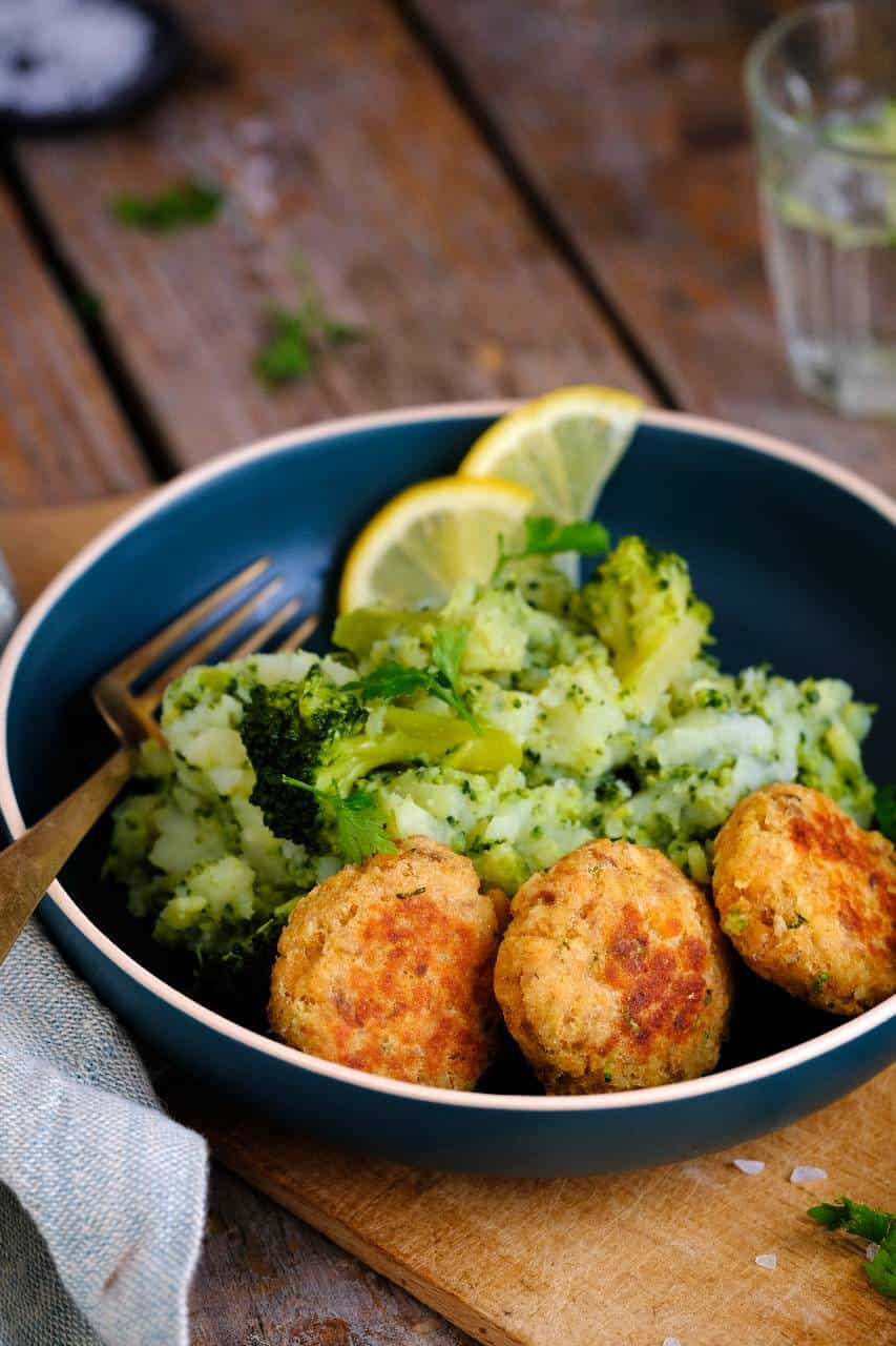Broccoli stamppot met zalm burgers