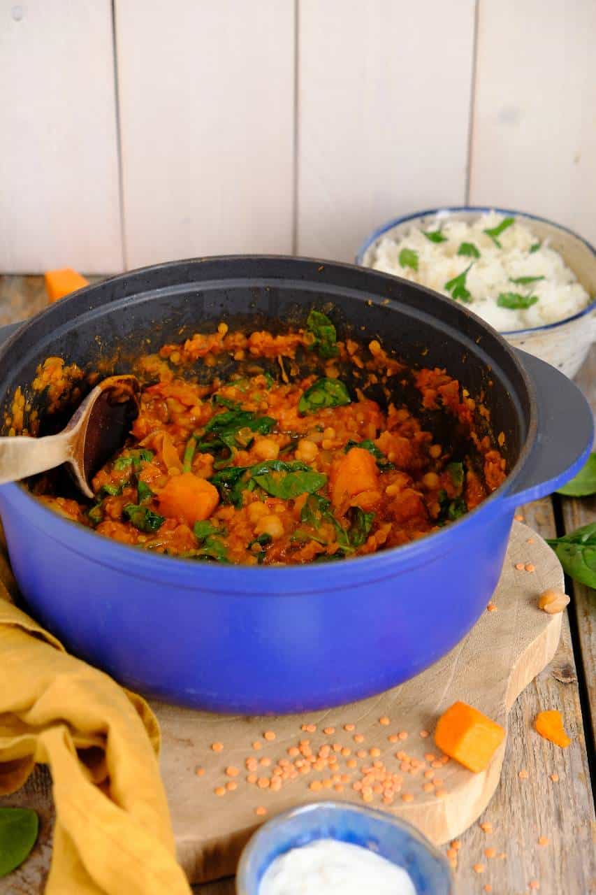 Vegetarische noedels met prei en ei