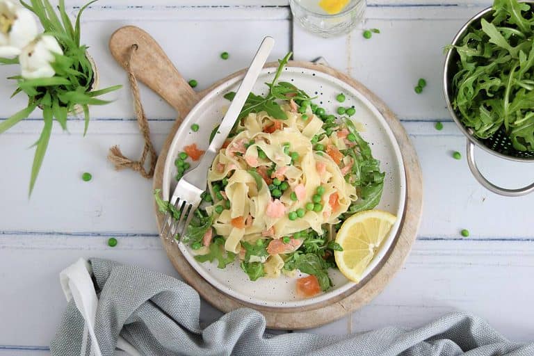 Pasta met zalm en doperwten