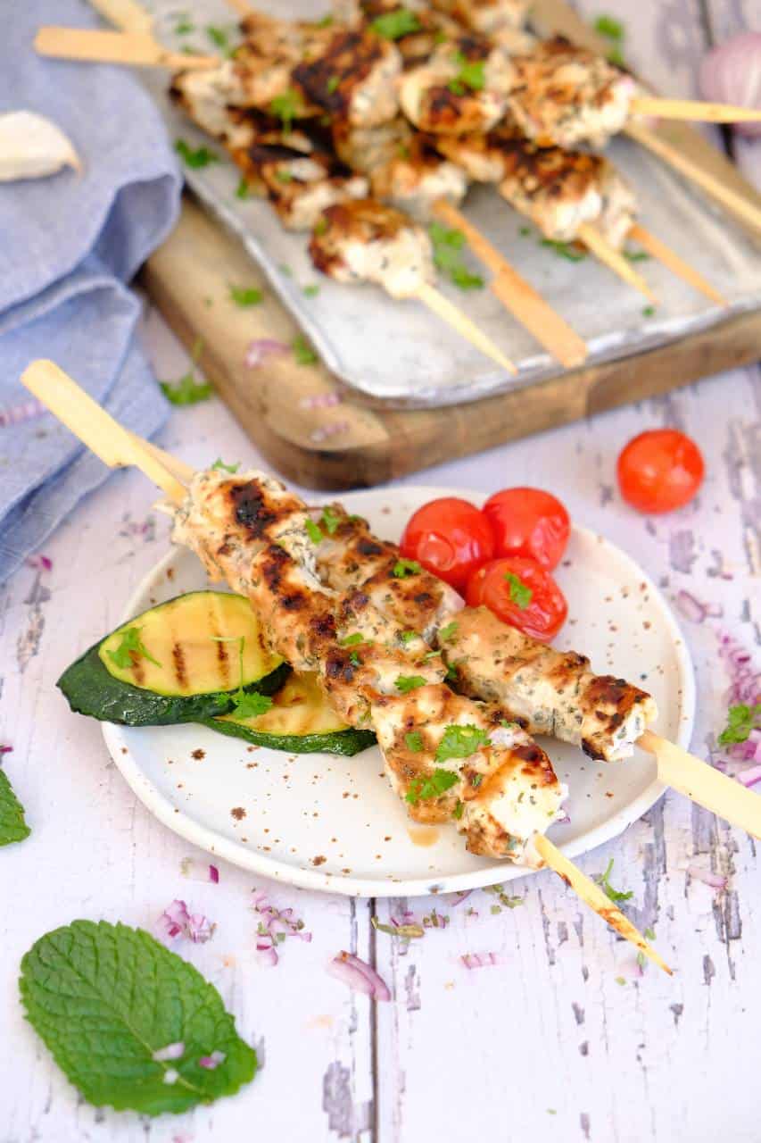 Barbecue recept: kip gyros spiesjes