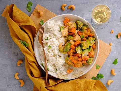 Zoete aardappel met kip en cashewnotensaus