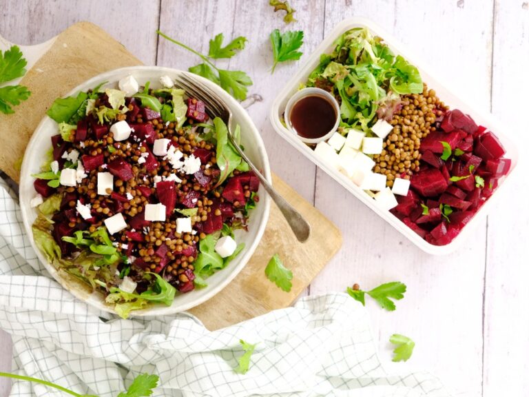 Salade met bieten, feta en linzen