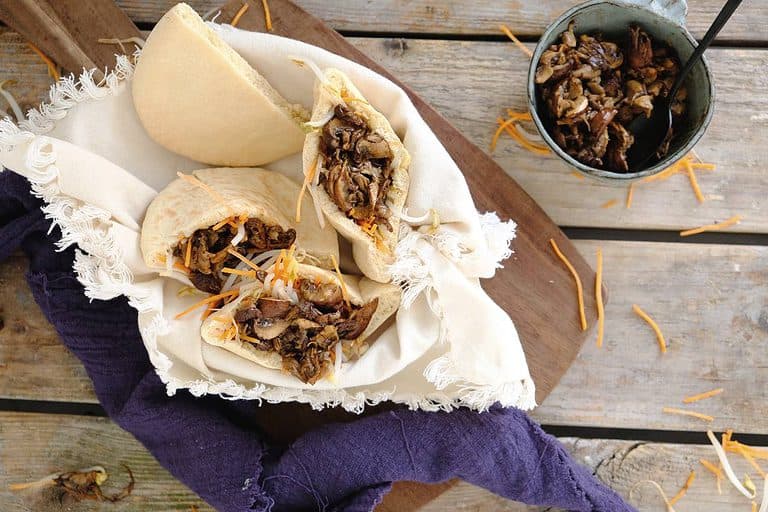 Pita pulled champignon, een vegetarische maaltijd.