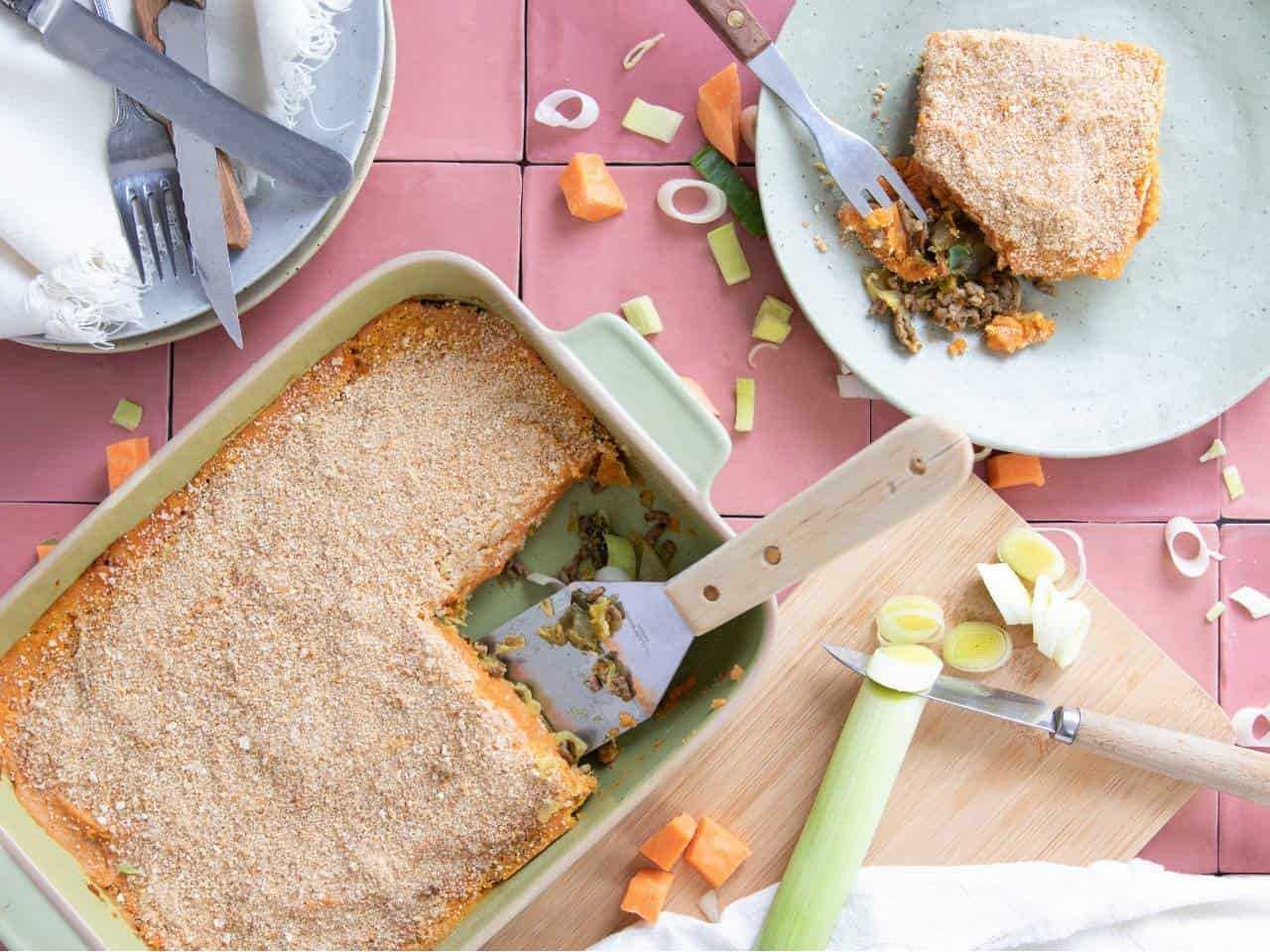 Prei schotel met zoete aardappel puree