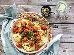 Spaghetti met balletjes in pastasaus