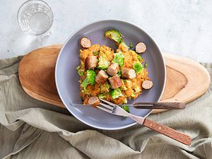 Zoete aardappel stamppot met broccoli. Dit is een makkelijk stamppot recept met zoete aardappel en broccoli dat net even anders is, heerlijk! Dit stamppot recept zet je snel op tafel, is makkelijk te maken en nog gezond ook. Bekijk hier het recept. kelijke gezonde maaltijd