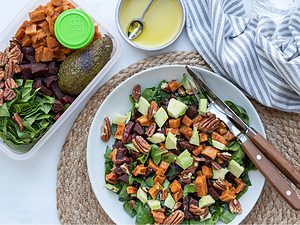 Zoete aardappel salade met bieten