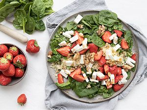 Salade met aardbeien, spinazie en feta