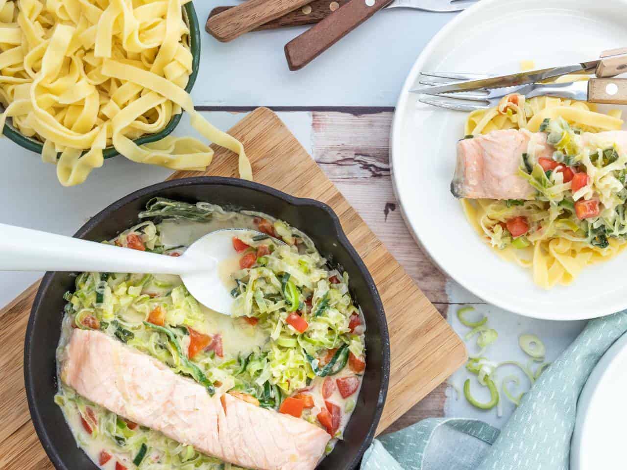 Romige tagliatelle met zalm en prei