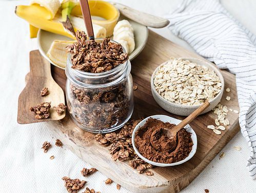 Granola met chocolade en pindakaas