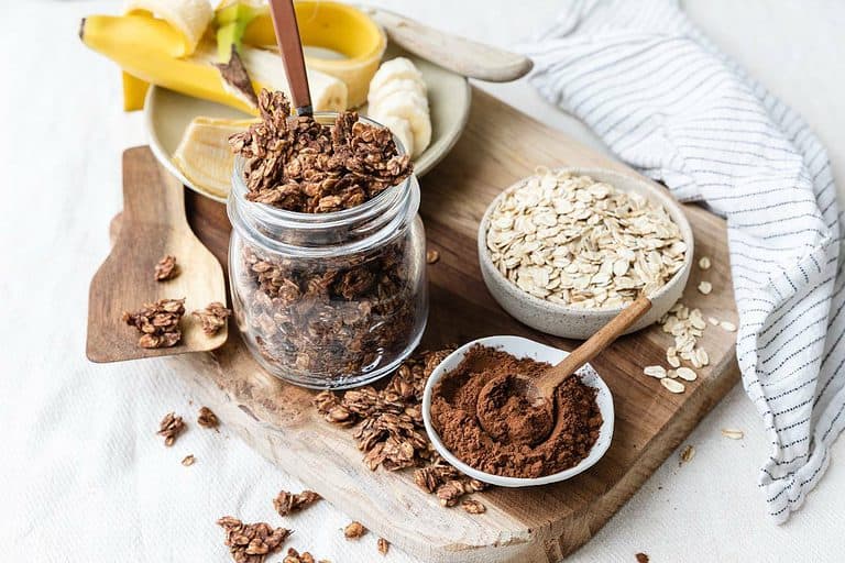 Granola met chocolade en pindakaas