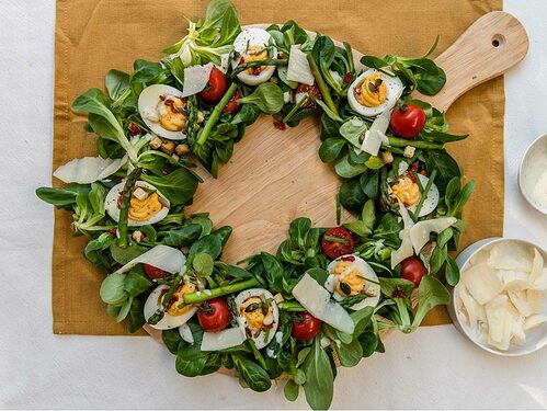 Gevulde eieren krans salade