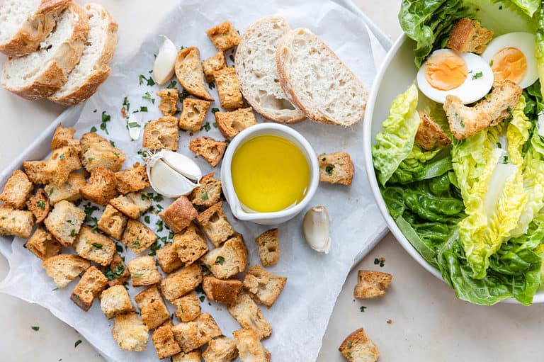 Croutons maken van oud brood