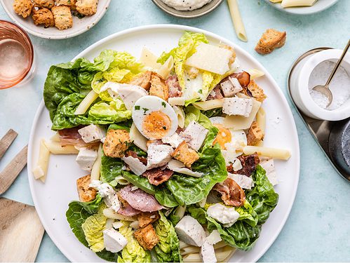 Caesar pasta salade met kip