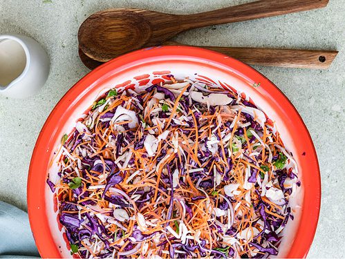 Amerikaanse coleslaw maken, koolsalade maken
