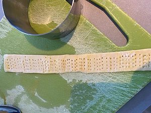 Bladerdeegring voorbeeld inprikken